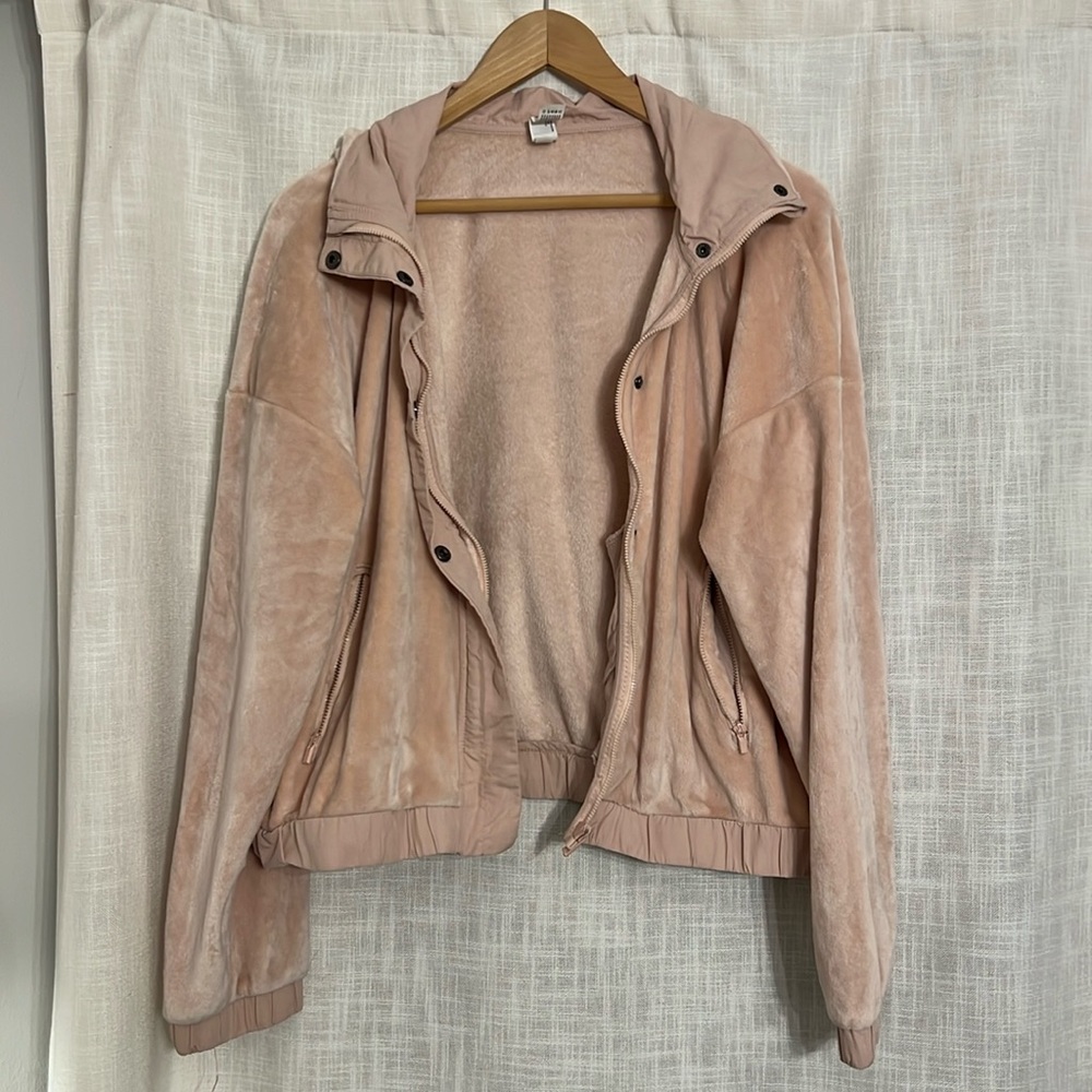 90 degree zip up - light pink. Velvety soft. Size L